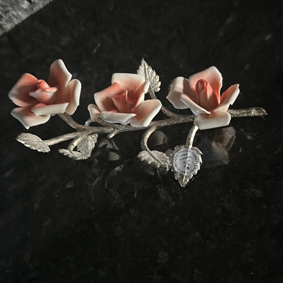 Capodimonte Roses. - Picture 2 of 3